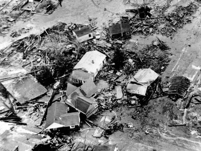 1964 Alaska Earthquake A 30 foot high tidal wave caused by the 9.2 earthquake destroyed low lying areas of coastal town of Seward.